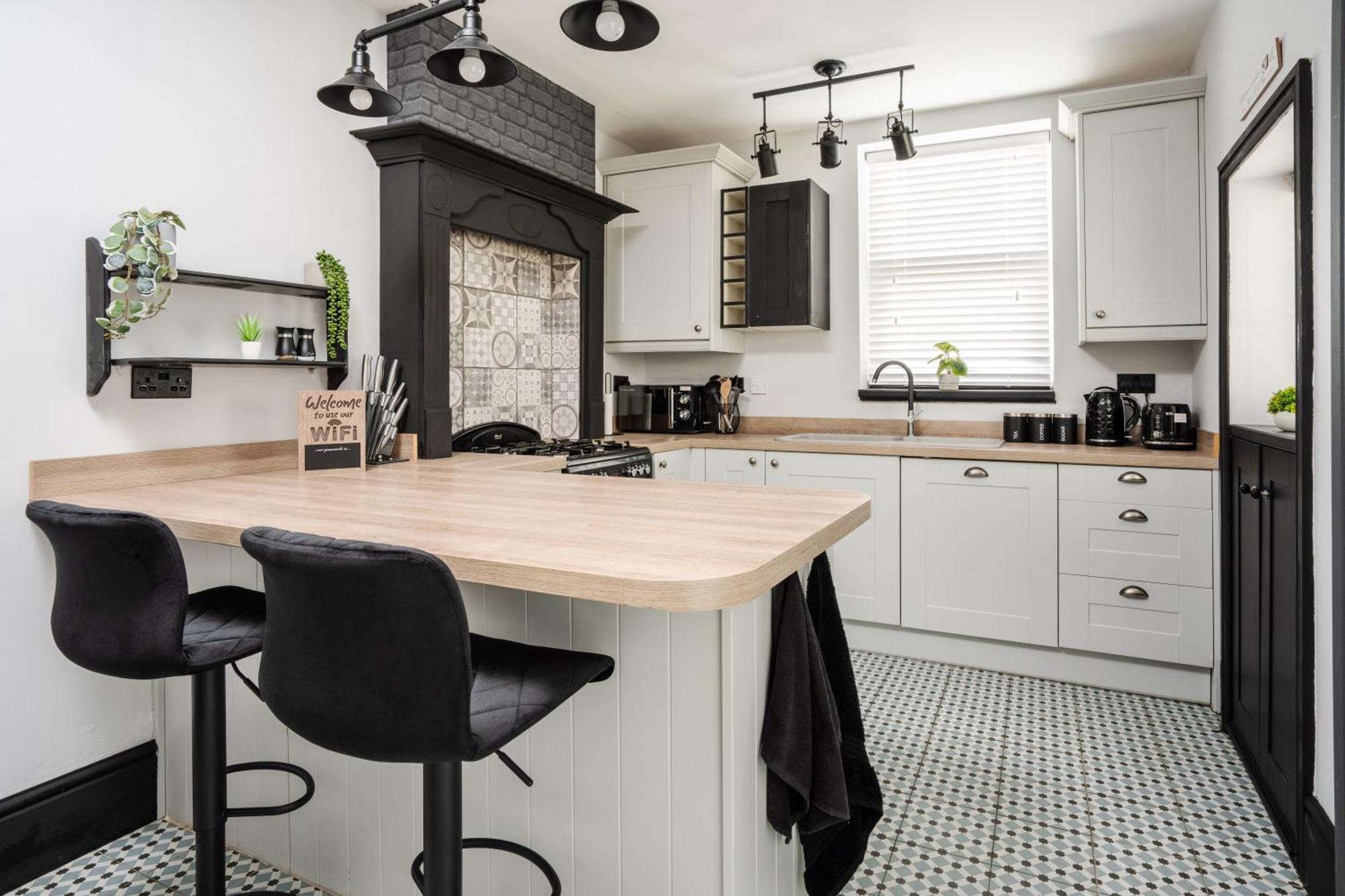 Swiss Haven - Spacious 3 Bedroom House 利物浦 外观 照片